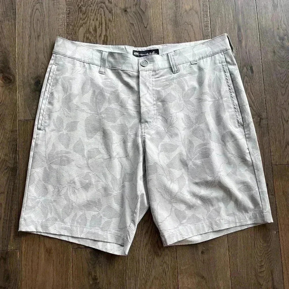 Travis Mathew Men's Atlantic Ocean Shorts Size 34 Grey Floral Golf 9" Athletic - Picture 3 of 8